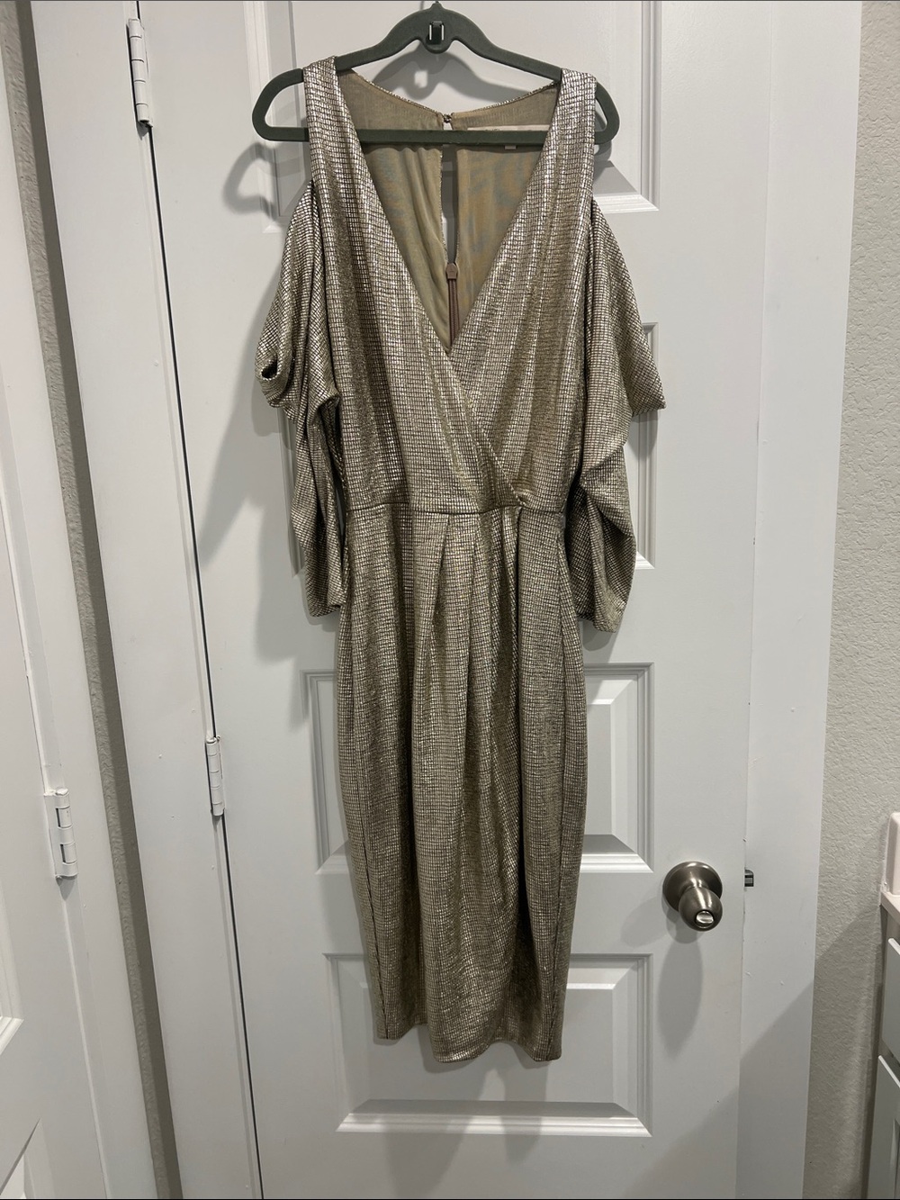 RACHEL Rachel Roy Metallic Gold Cold-Shoulder V-Neck Midi Dress